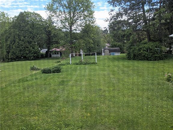 5th image of 252 Oak St