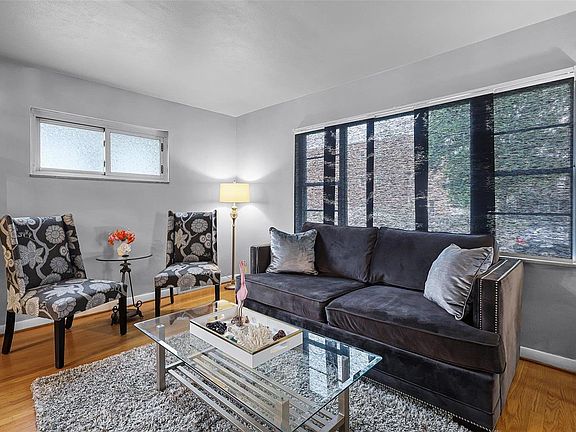 2nd image of 6957 Lansdowne Ave