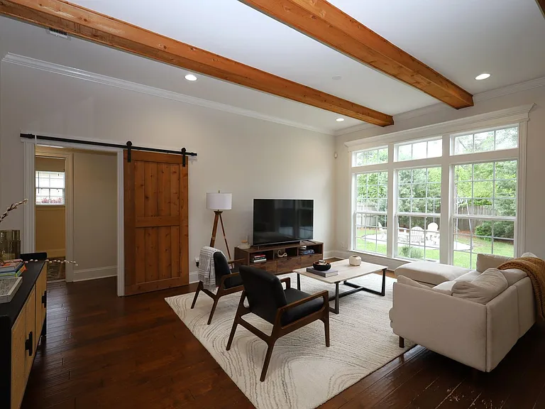 4025 Gramercy Dr — Photo 3