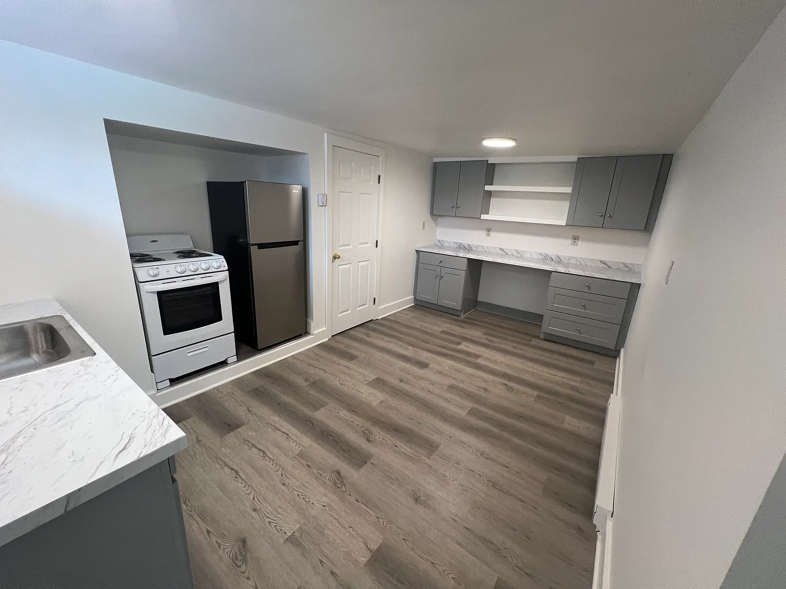 2 bed, 800 sqft, $1,300 — Photo 2