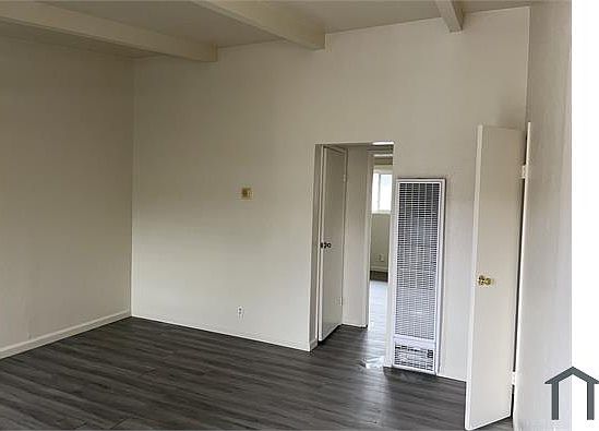 2nd image of 195 Gramercy Pl APT 6