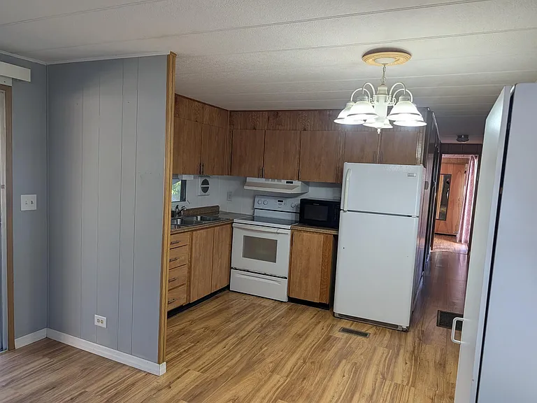74 Lone Pine Ave #74 — Photo 6