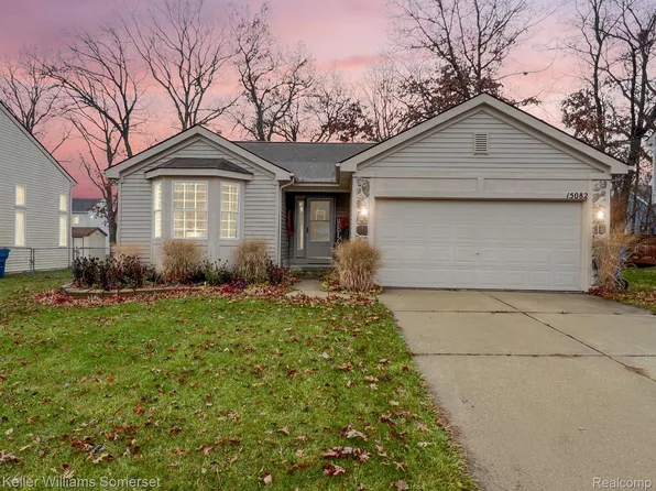 15082 Western Valley Dr, Holly, MI 48442