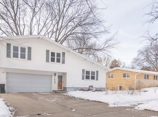 1409 Clark Dr, Cedar Falls, IA 50613
