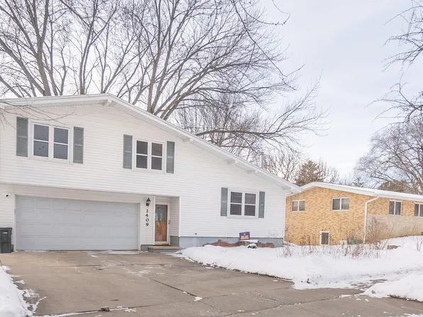 1409 Clark Dr, Cedar Falls, IA 50613