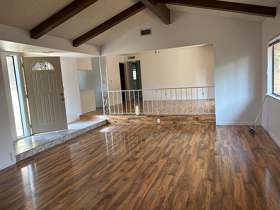 4th image of 7755 Southcliff Dr