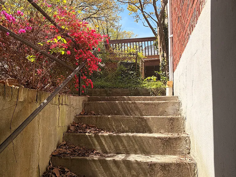6315 Joslyn Pl — Photo 4
