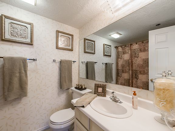 3rd image of 3125 E Kennedy Dr APT 807