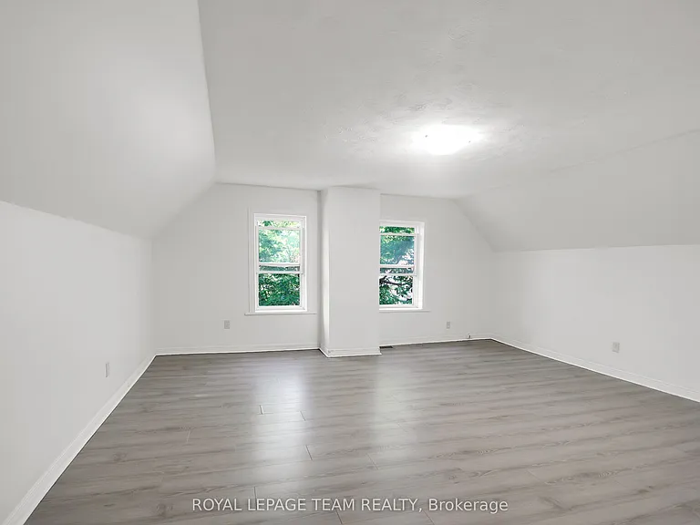 4 Eccles St #5 — Photo 10