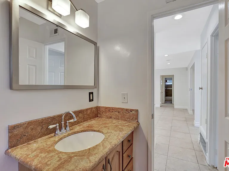 6421 Franrivers Ave — Photo 32