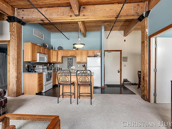 3rd image of 940 Monroe Ave NW Unit 304