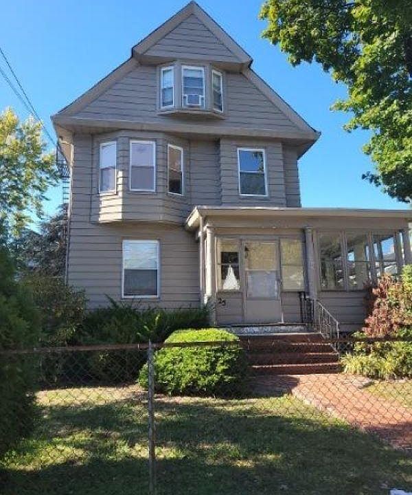 1st image of 25 Kingsley St APT 2