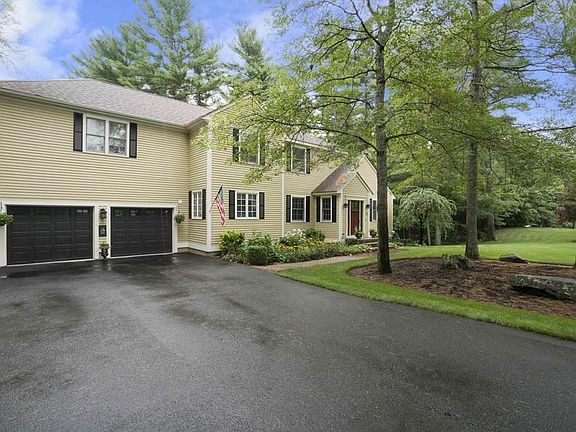 2nd image of 17 Carriage House Dr