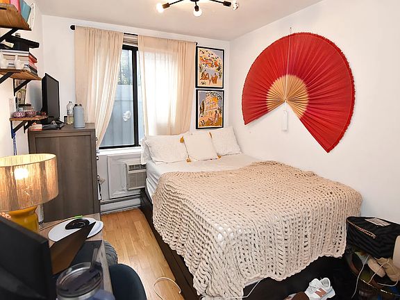 2nd image of 120 Ridge St #1G