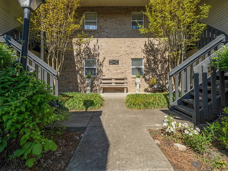 1809 Brockton Pl — Photo 1