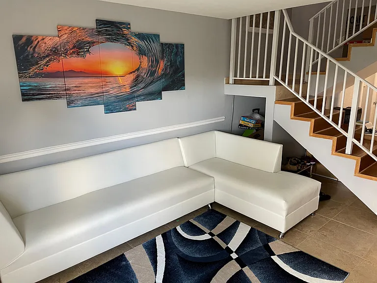 Spacious LIVING AREA (b)
