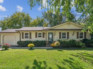 8644 Summit Dr, Clive, IA 50325