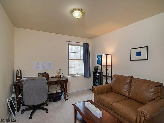 4th image of 652 Oakwood Ave