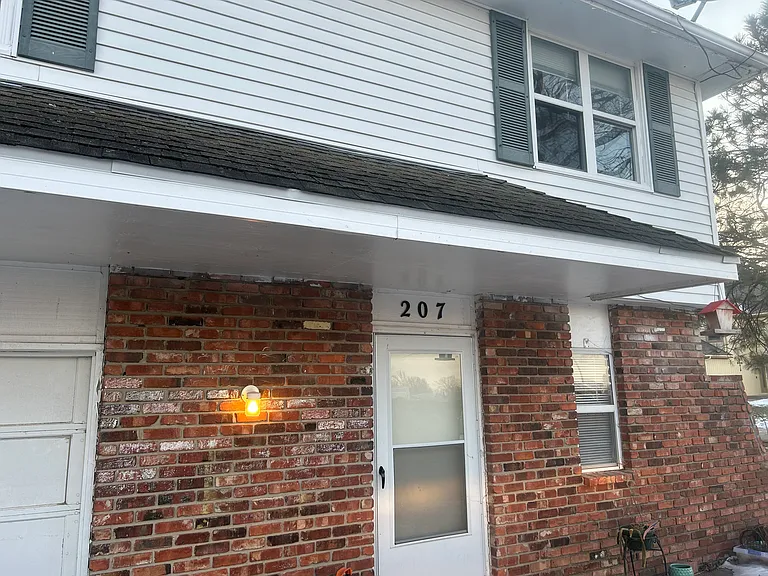 207 N 10th St — Photo 1