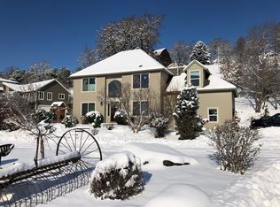 3412 Broken Tee Dr, Hood River, OR 97031