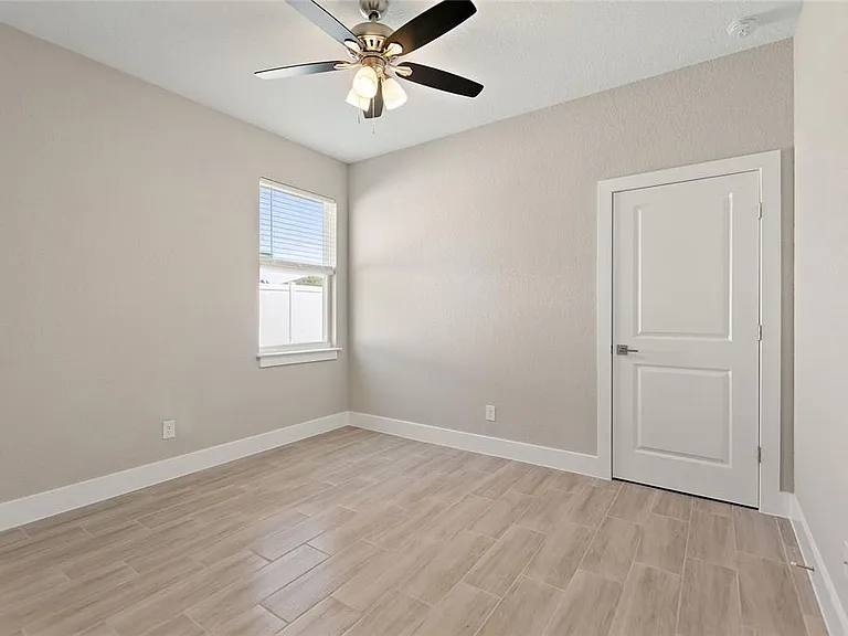 302 Elderberry Ct — Photo 17