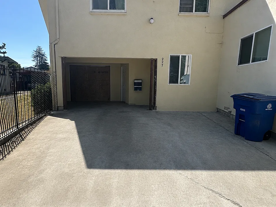 927 Durant Ave