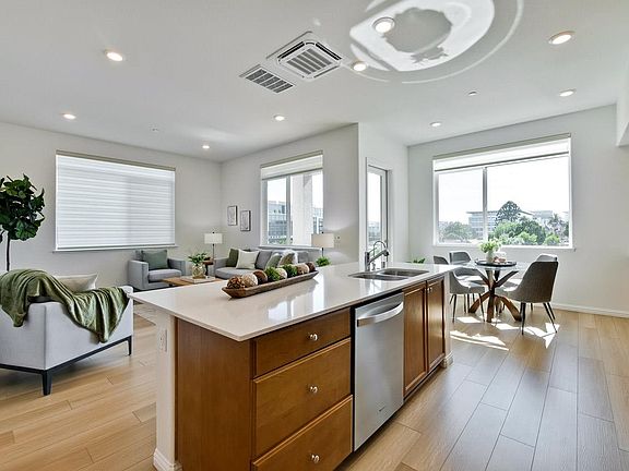 3rd image of 3208 Mallard Ct #403