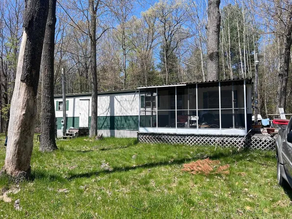 3843 Half Moon Lake Rd, Harrison, MI 48625