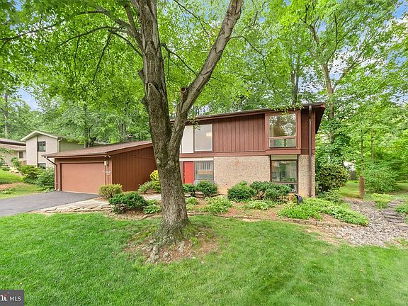 3rd image of 4227 Elizabeth Ln