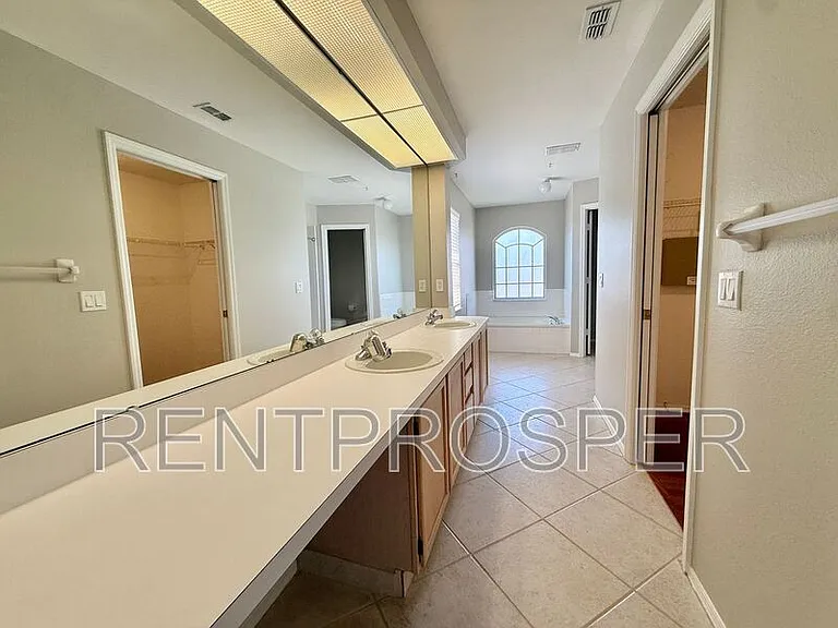 2205 Wyndam Way — Photo 9