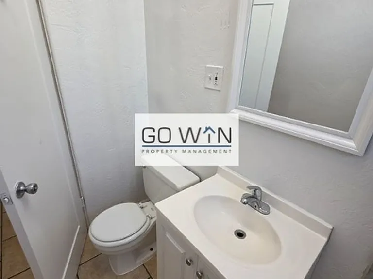 1832 E Harvard St — Photo 11