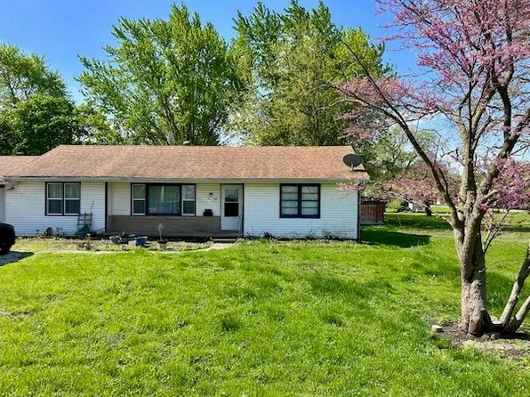 312 E Chestnut St, Paxton, IL 60957