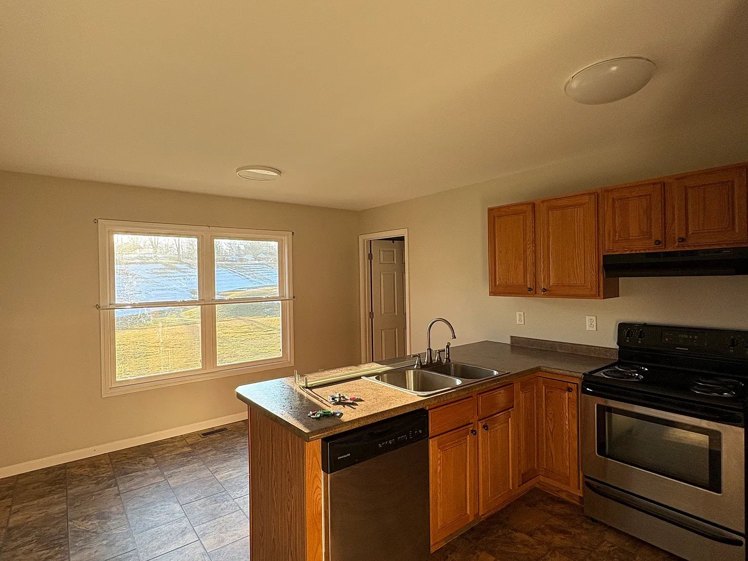2 bed, 1072 sqft, $1,500 — Photo 4