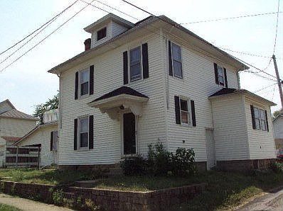 2nd image of 220 N 4th St