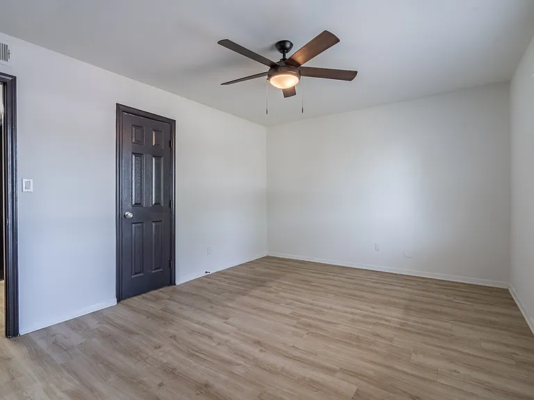 740 Mozley Dr SE #C8 — Photo 10
