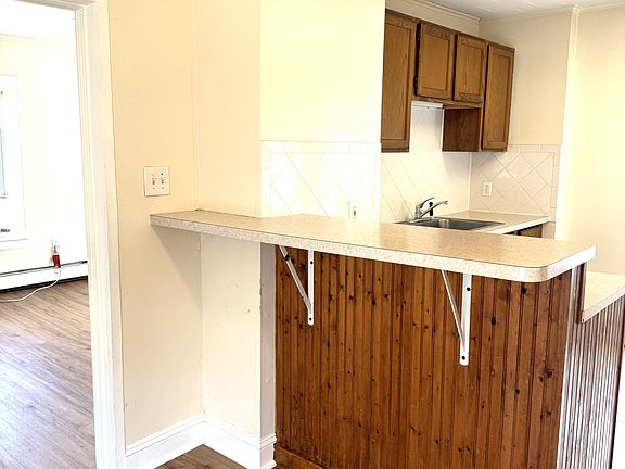 4th image of 49 Schneider Ave