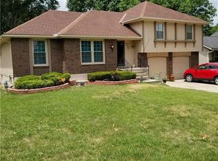 7724 Westridge Rd, Raytown, MO 64138