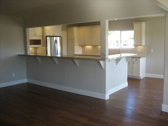 4th image of 1076 Diamond St