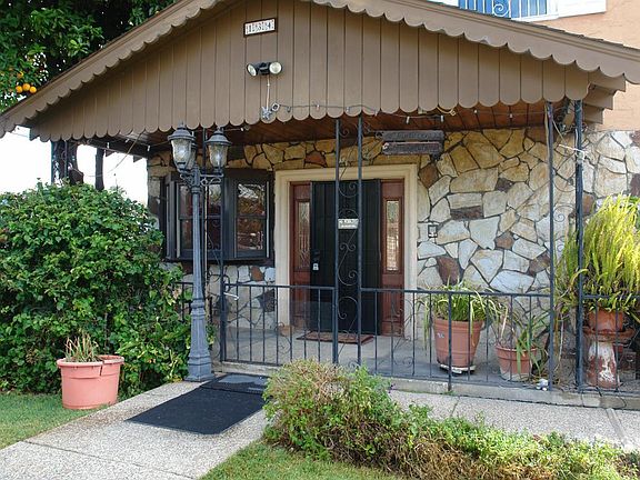 4th image of 134 S Sunset Ave