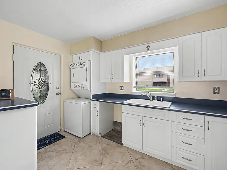 4304 London Town Rd #C113 — Photo 18