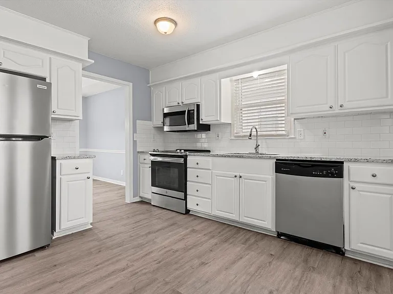 14501 S Village Dr — Photo 7