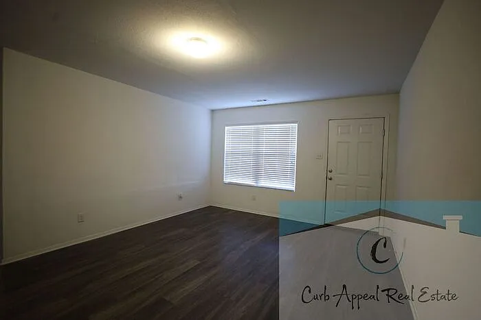 3718 Churchill Dr — Photo 5