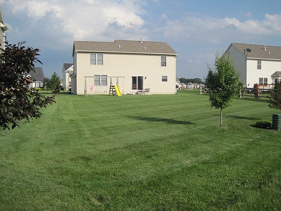 Large yard big lot nice lawn