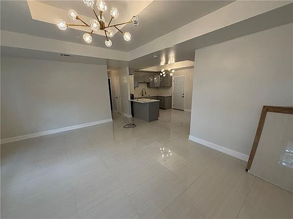 3rd image of 2921 Kenwood Dr