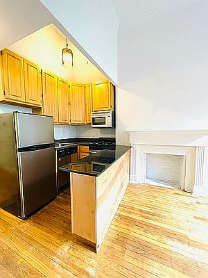 4th image of 249 W 76th St APT 1B