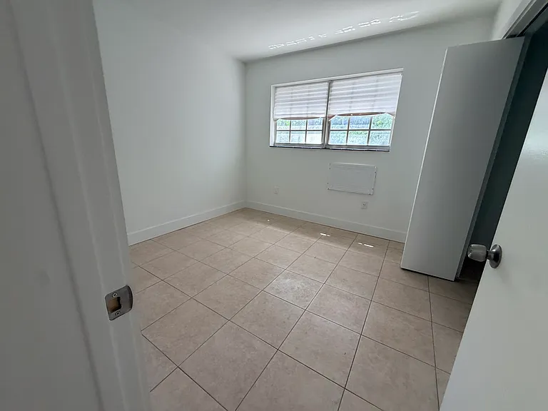281 NE 78th St #1 — Photo 11