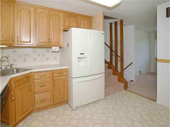 5th image of 630 Garden City Dr