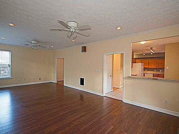 4th image of 124 Brightwood Ter