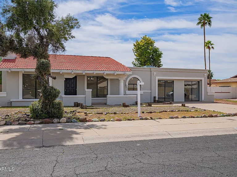 3917 W Juniper Ave — Photo 3