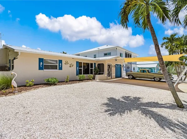 2368 Date St, Saint James City, FL 33956